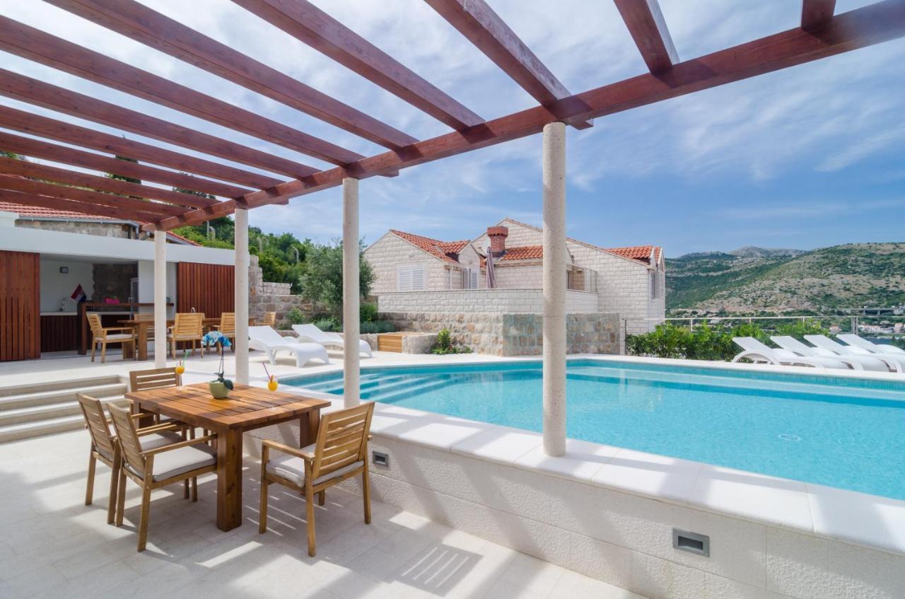 Modern Luxury With Swimming Pool - Bayside View Apartment