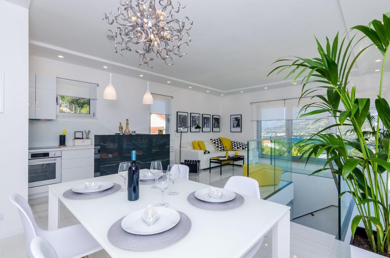 Modern Luxury With Swimming Pool - Bayside View Apartment *